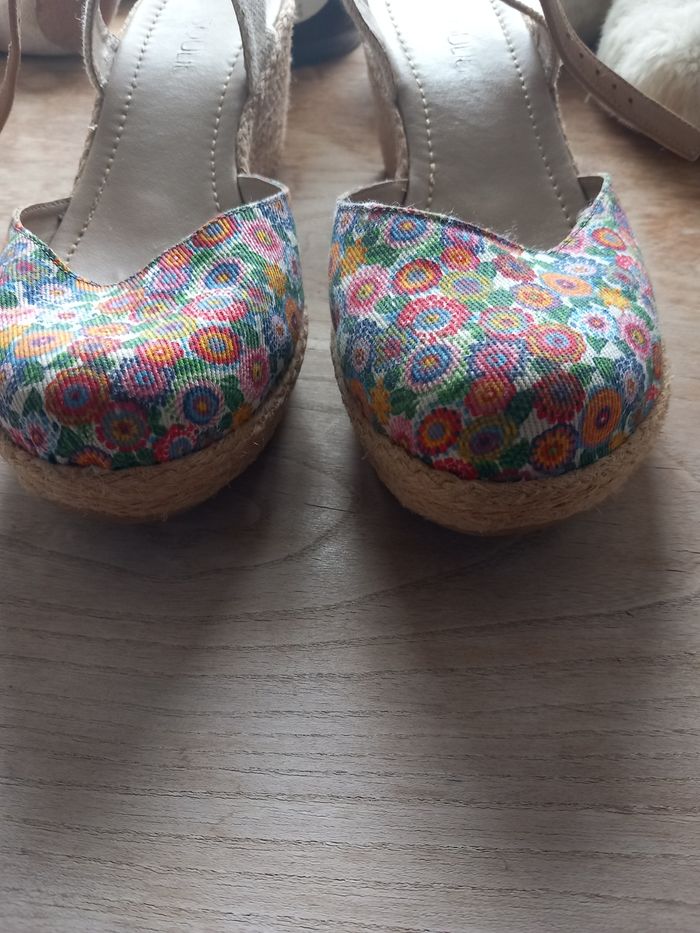 Sandales compensées