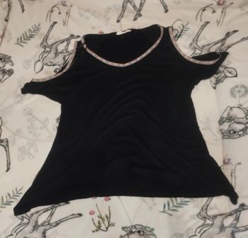 T-shirt femme noir épaules dénudées ''cache cache ''