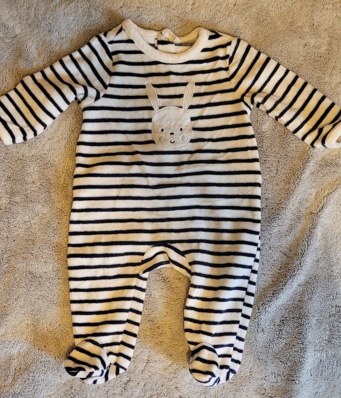 3 pyjamas - photo numéro 3