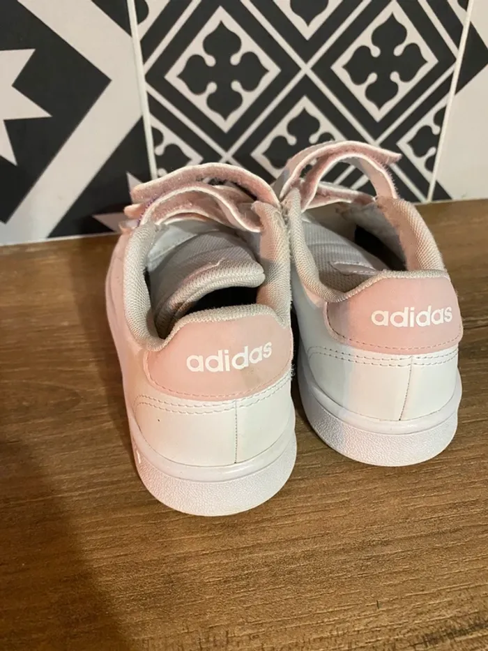 Baskets adidas taille 30. - photo numéro 2