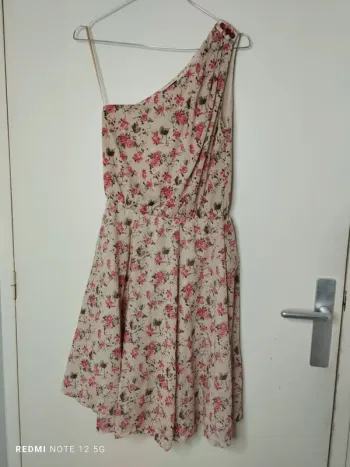 Jolie robe fleurie 1 épaule dénudé Mango taille XS