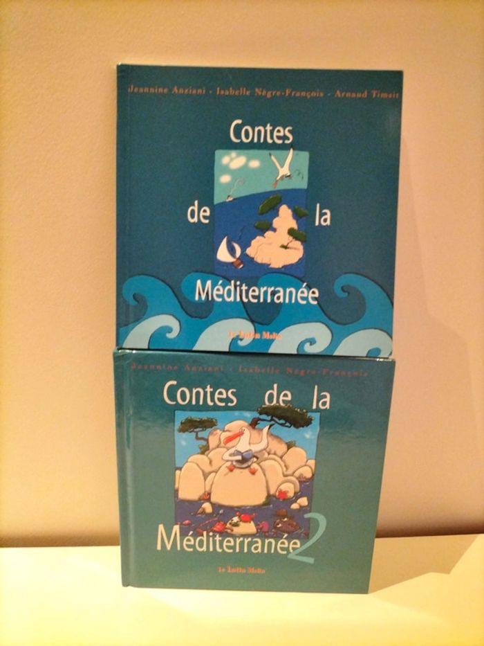 2 livres Les contes de la Méditerranée