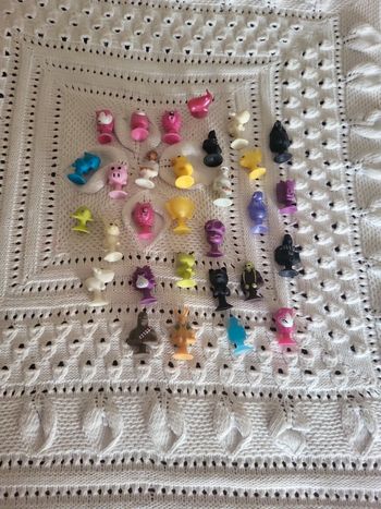 Lot de mini figurines zobbles