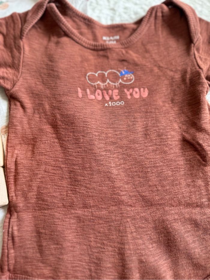 Lot de deux bodies manches courtes 24 mois - photo numéro 2