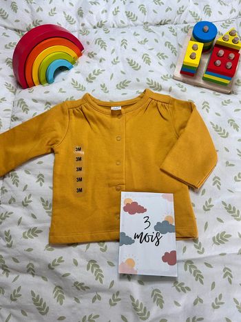 Gilet moutarde 3 mois U tout petits neuf