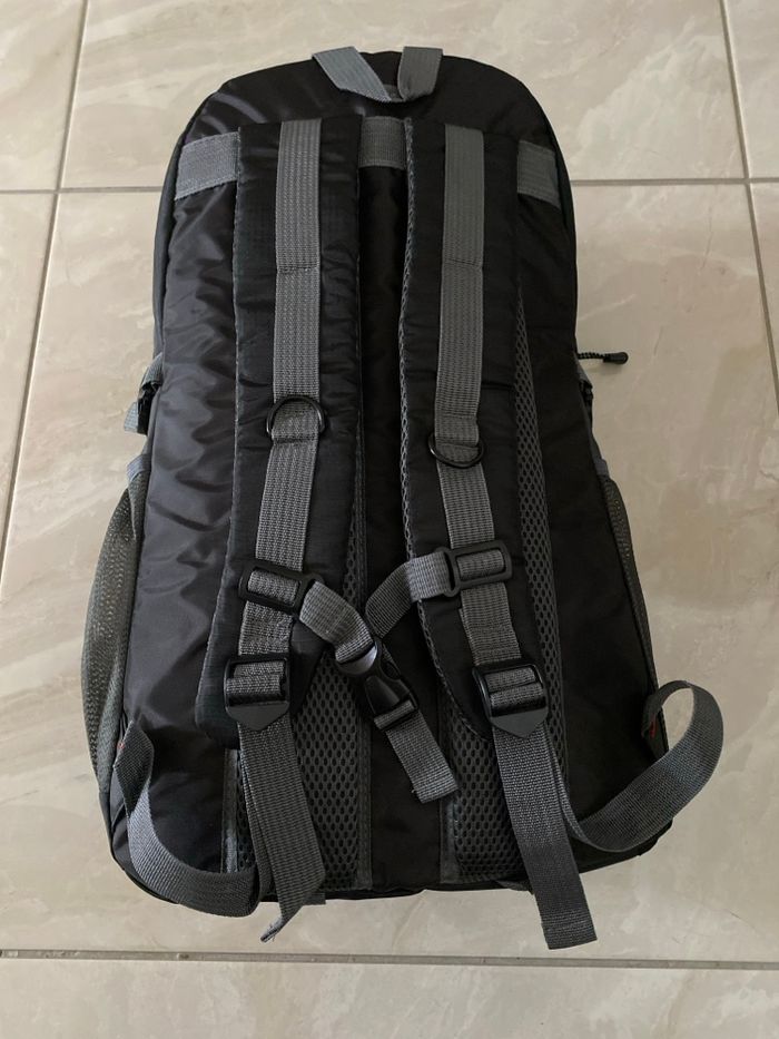 Sac de randonnée 40L neuf - photo numéro 4