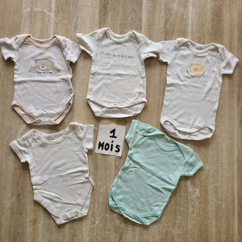 Lot bodies 1mois garçon 