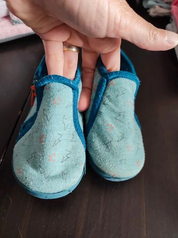 Paire de chaussons bleu à fermeture éclair 22