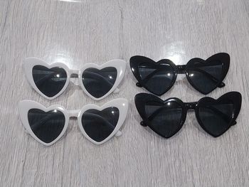 Lot de 4 lunettes de soleil fête en forme de coeur