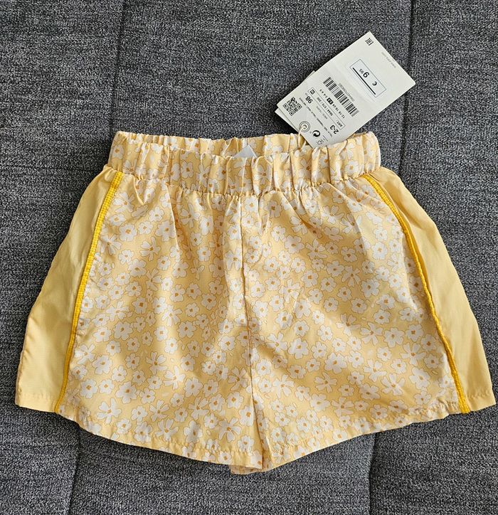 Short fleuries zara