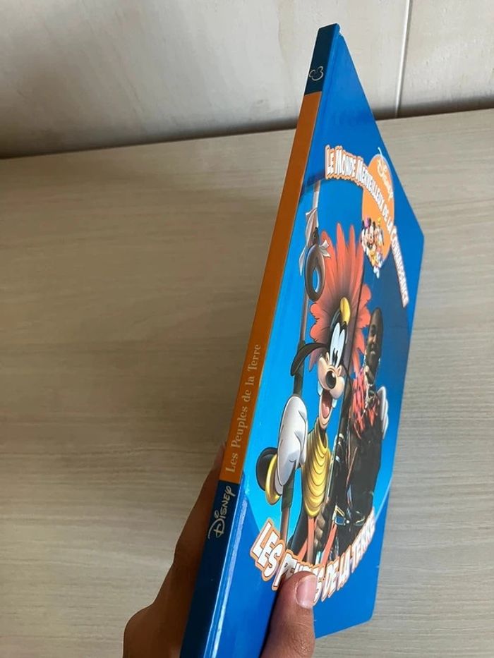 Livre Disney "Les peuples de la Terre – Le monde merveilleux de la connaissance - photo numéro 2