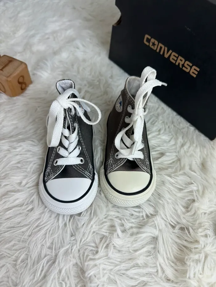 Paire de converse grise taille 20 - photo numéro 3