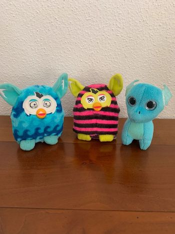 2 Furby et 1 copain
