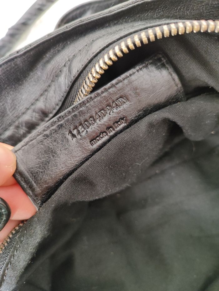 Sac à main Balenciaga modèle City en cuir noir - photo numéro 9