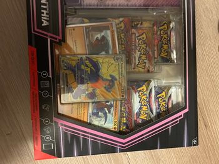 Coffret Pokémon Coffret Premium Carchacrok ex de Cynthia ev10 - photo numéro 3