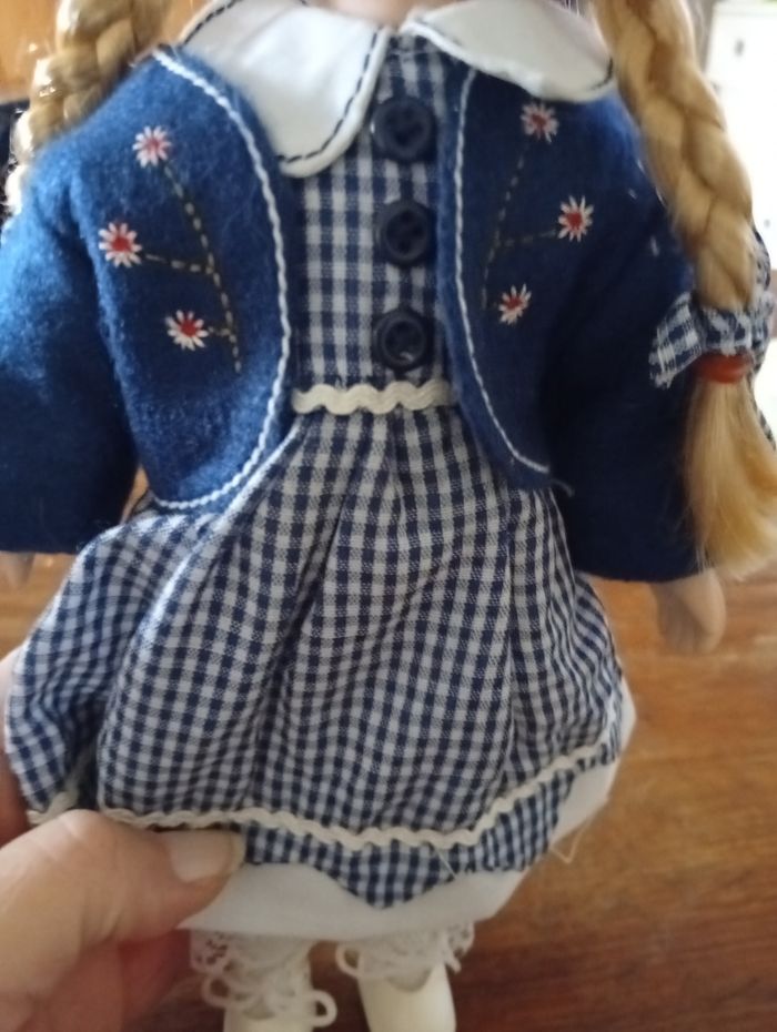 Poupée de collection tête en porcelaine - photo numéro 3