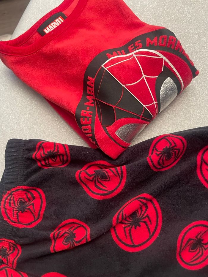 Pyjama Spiderman 5/6 ans 116 centimètres - photo numéro 10