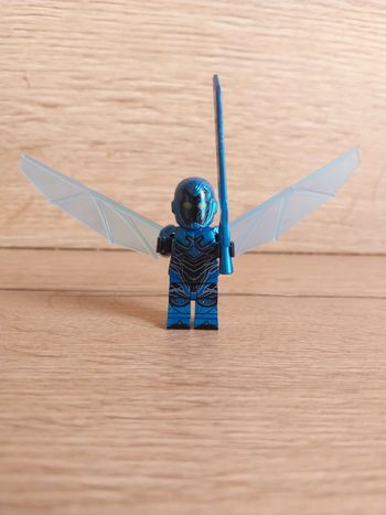 Figurine type lego Blue Beetle DC Comics