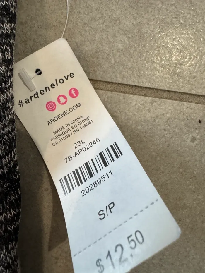 T-shirt Ardene taille S, neuf, valeur 12,5$ - photo numéro 2