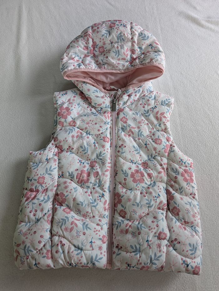 Doudoune sans manche motif floral rose - 110 - C&A