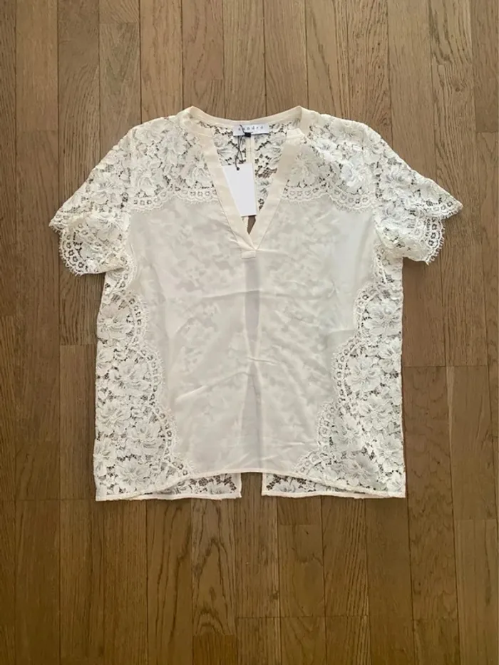 Blouse manches courtes blanche en dentelle et soie Sandro taille 1 - photo numéro 2