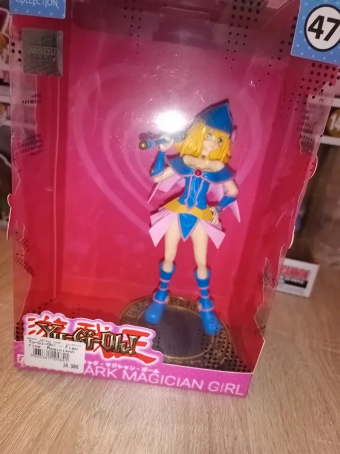 Figurine magicienne des ténèbres