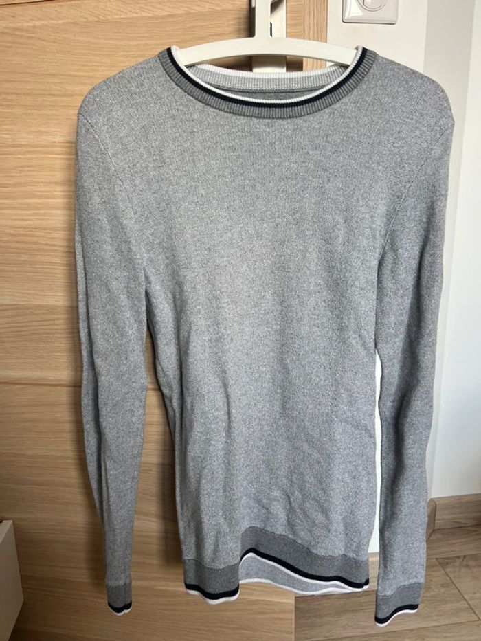 Pull gris