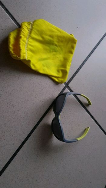 Lunettes de soleil bébé.