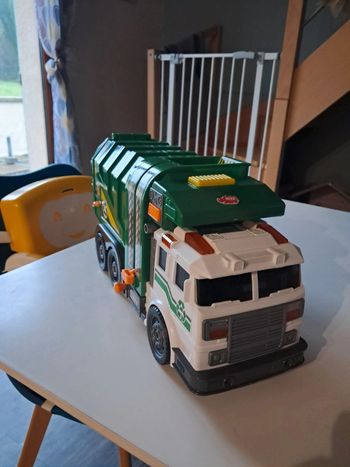 Camion poubelle