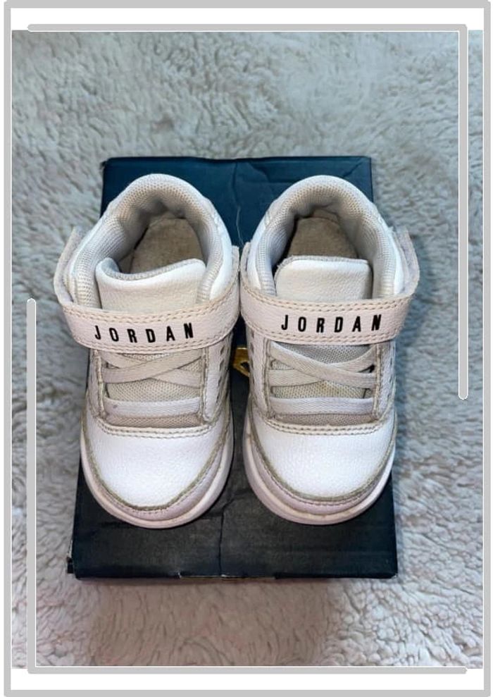 Basket Jordan flight taille 21 - photo numéro 3