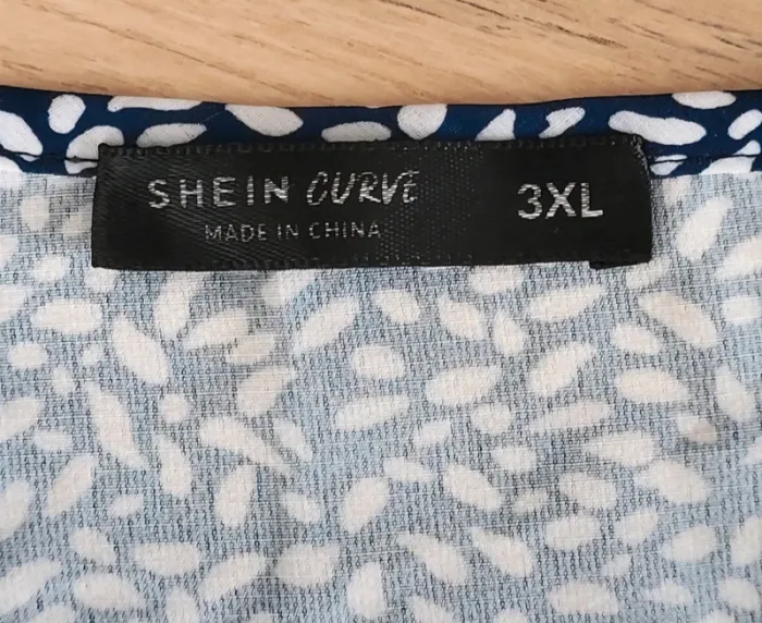 Blouse manches courtes bleue marine et blanche Shein Curve Taille 3XL ou 46 - photo numéro 6