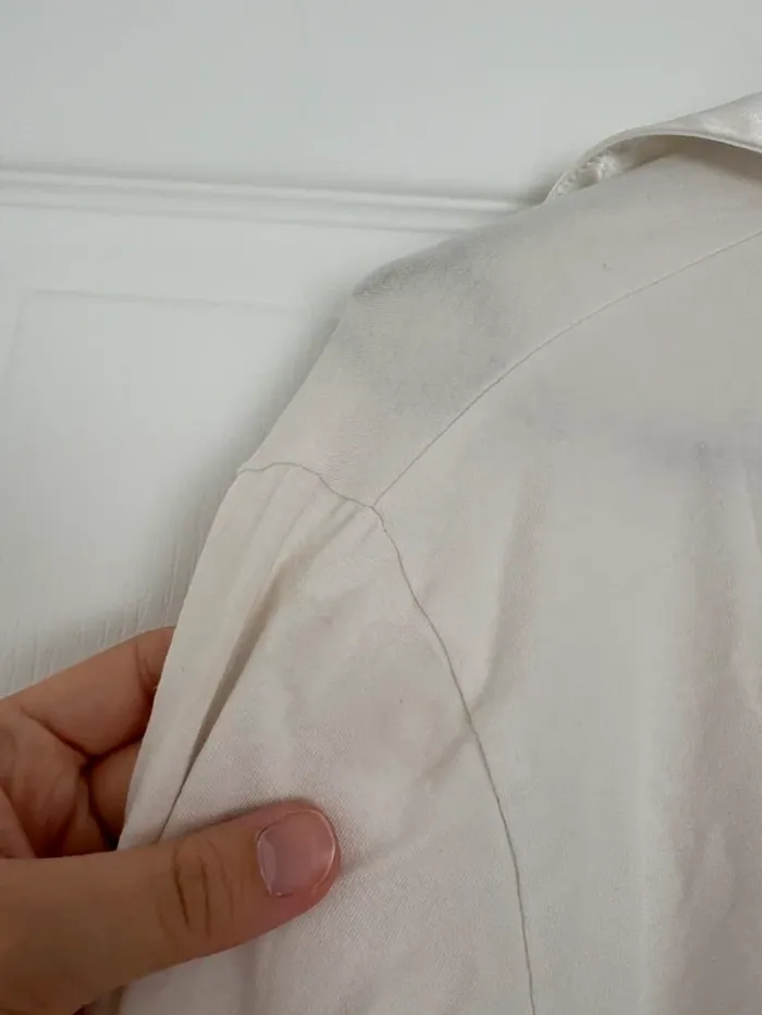 Chemisier col V blanc manches longues détails dorés et satin taille L marque 123 - photo numéro 4