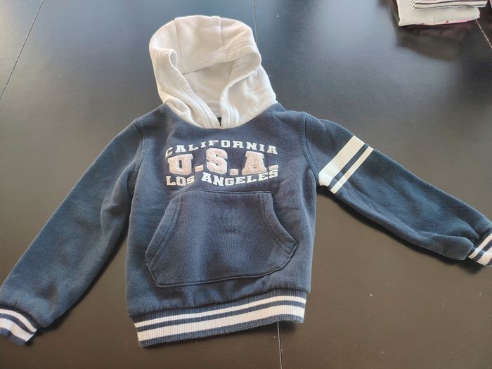 Lot t-shirt et pull à capuche - photo numéro 3