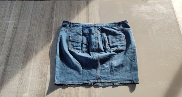 Jupe en jean femme taille 50 Kiabi bleu - Très bon état (Grande taille) - photo numéro 4