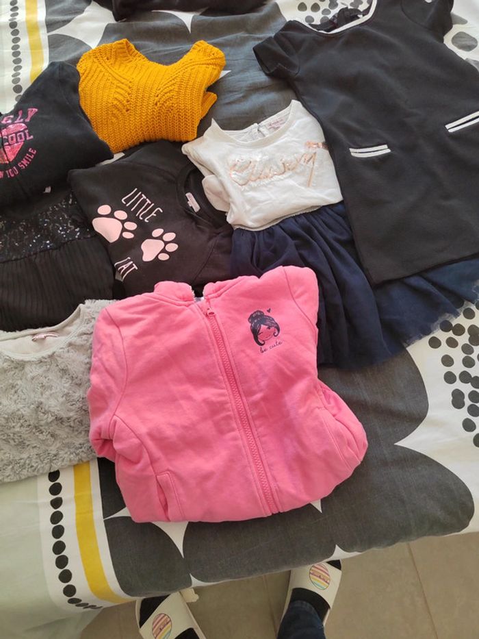 Lot vêtements fille 6 ans - photo numéro 2