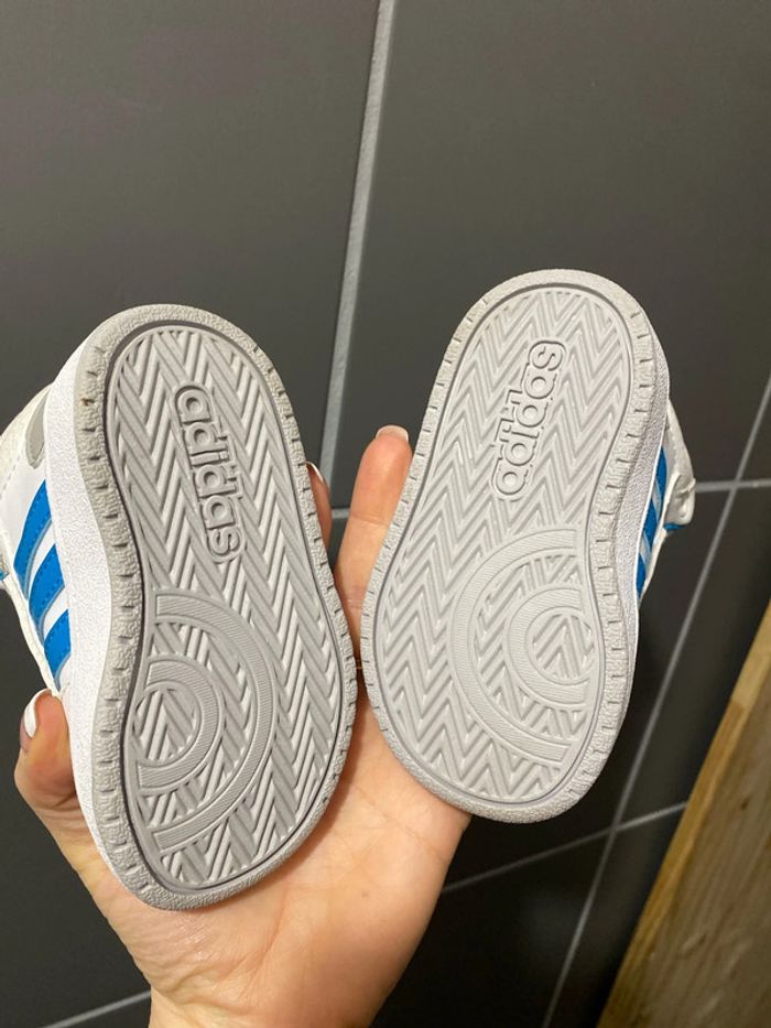 Basket adidas taille 20 neuve - photo numéro 5