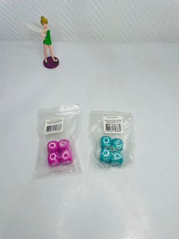4 dés roses + 4 dés turquoise  (dé spécial Krosmaster)