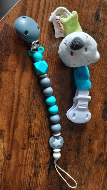 Attache tétine lots