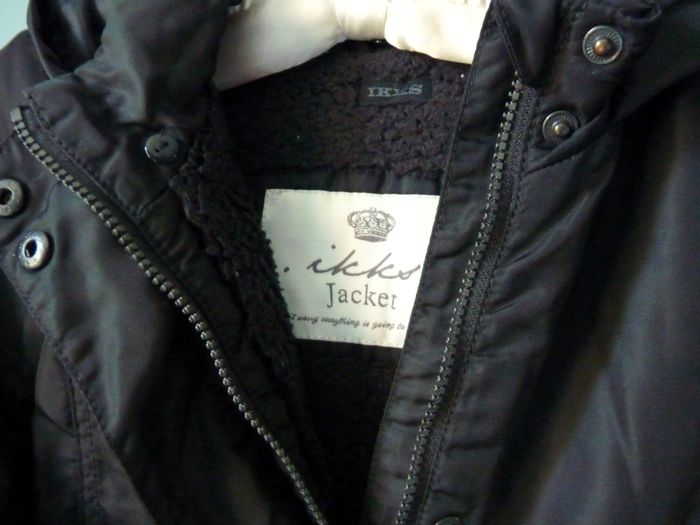 Manteau doudoune IKKS fille 10 ans noir libellule strass TBE - photo numéro 3