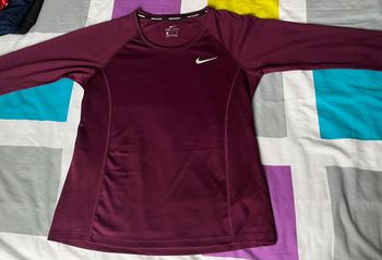 Maillot Nike Dri-FIT violet manches longues – Taille S running/foot/sports