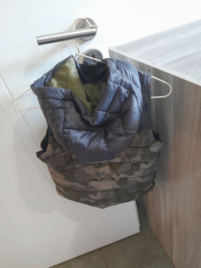 Veste doudoune à capuche imperméable sans manche - photo numéro 3