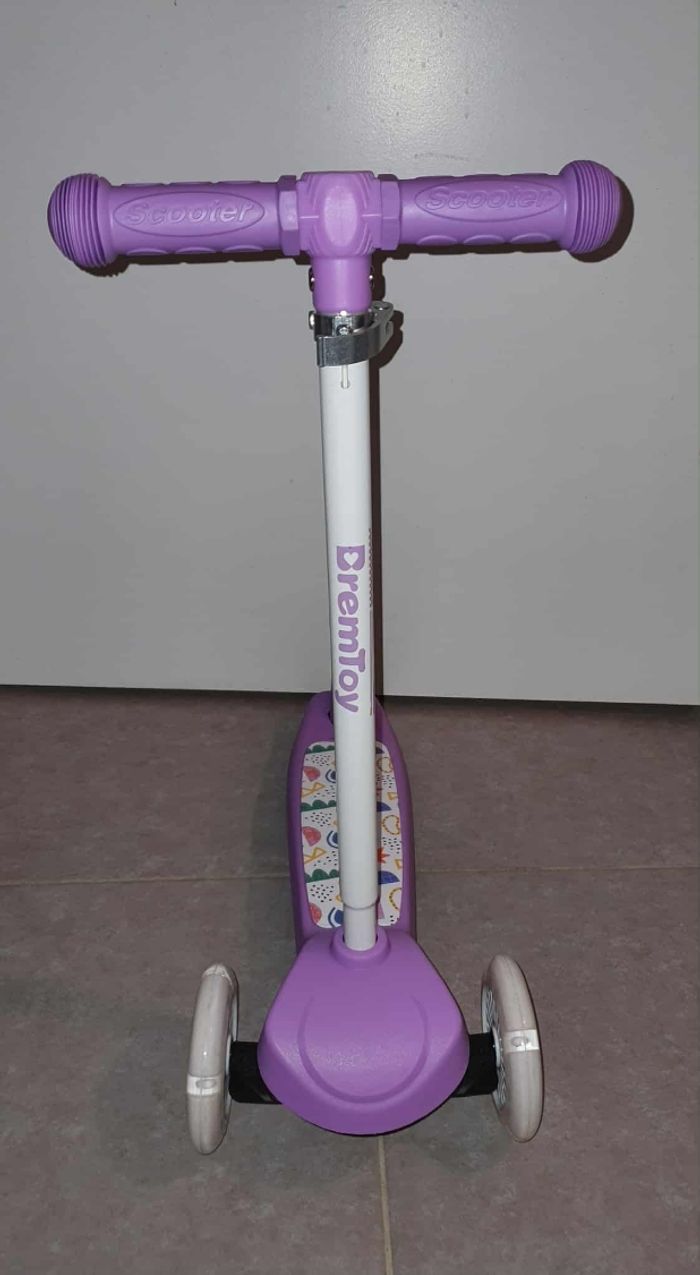 Trottinette Neuf LED 3-8 ans - photo numéro 2