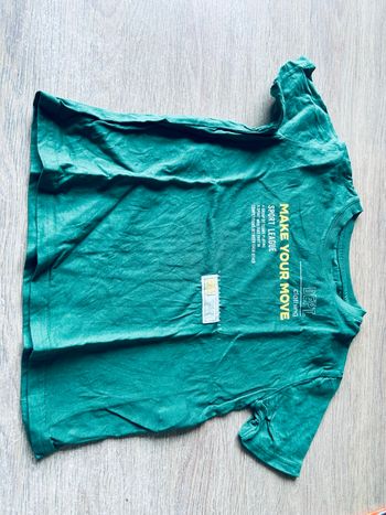 Teeshirt m n her courtes vert taille 5 ans avec écriture  jaune 