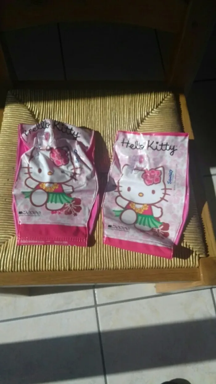 Brassards Hello Kitty
