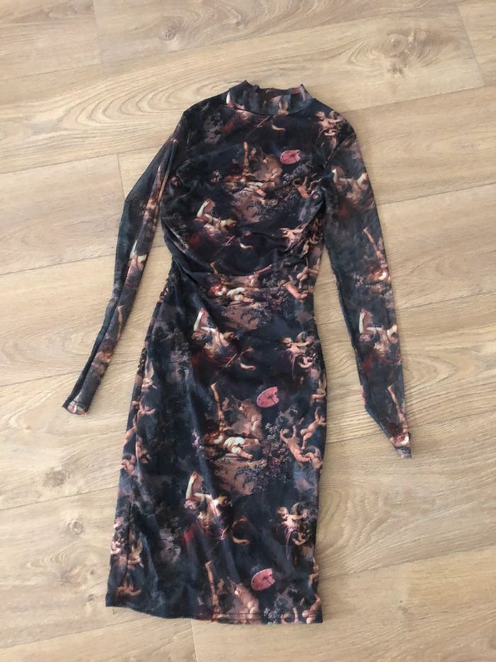 Robe mi longue Prettylittlething