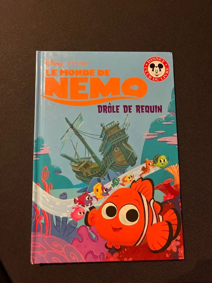 Livre pour enfants Disney le monde de nemo drôle de requin