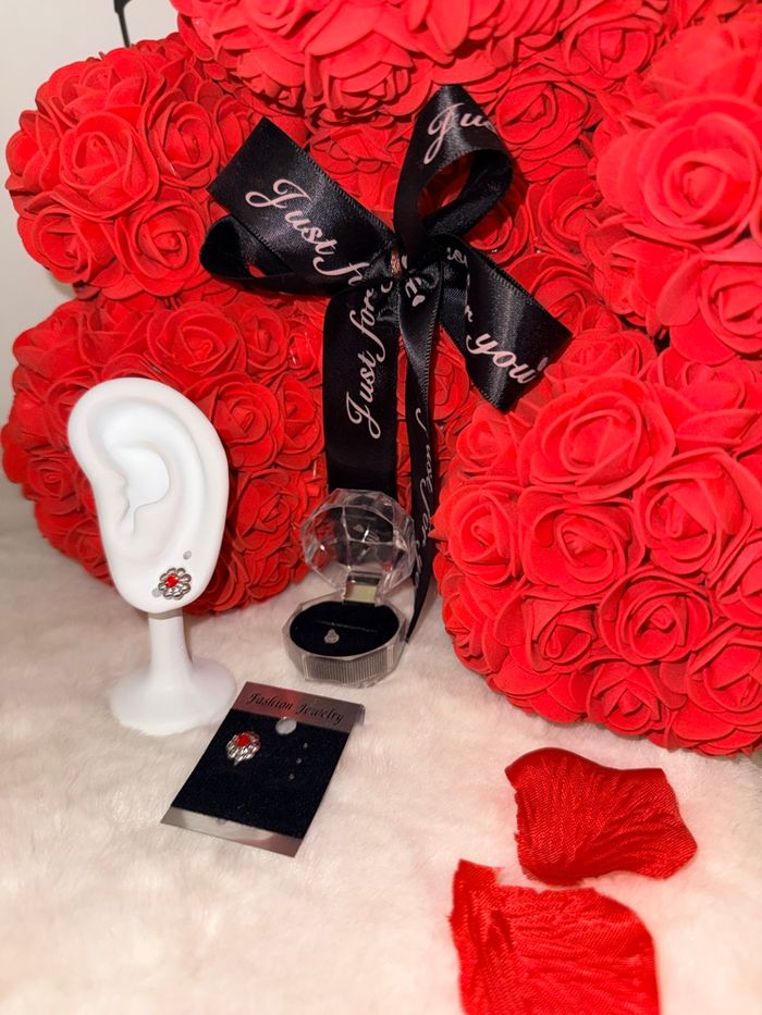 🌹 Boucles d’oreilles fleur rouge – Élégantes et intemporelles 🌹 - photo numéro 2