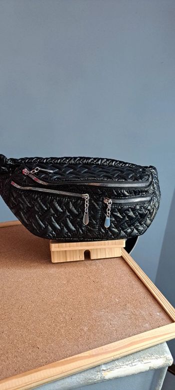 Sac banane noir capitonné