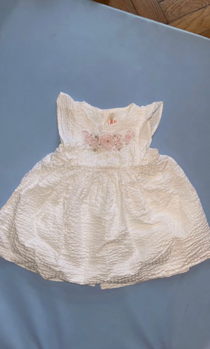 Robe blanche - photo numéro 1