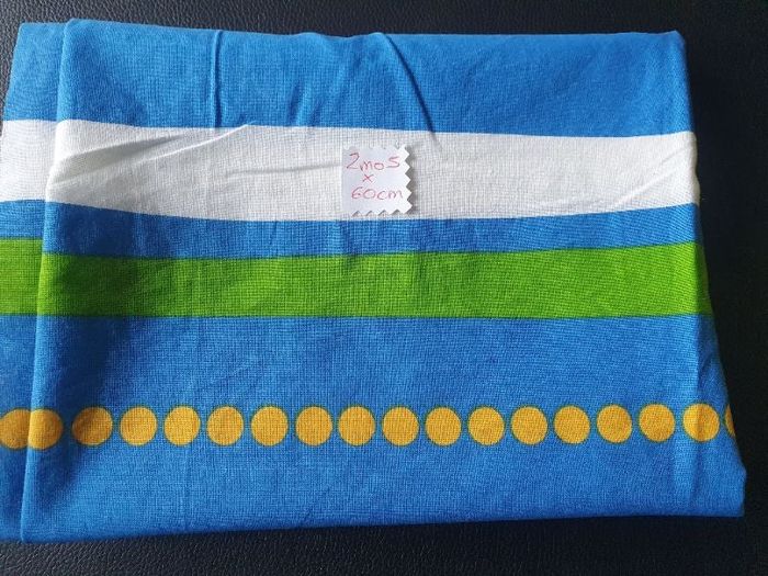 Tissu bleu orange vert blanc 2m05 x 60cm.